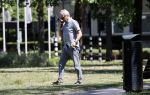 Amsterdam 29 mei 2020
Tom Egbers laat zijn hond uit.