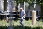 Amsterdam 29 mei 2020
Tom Egbers laat zijn hond uit.