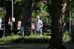 Amsterdam 29 mei 2020
Tom Egbers laat zijn hond uit.