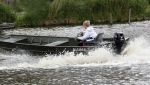 Westzaan 13 mei 2020
Wolter Kroes en zijn zoon Tom varen in een boot bij hun huis