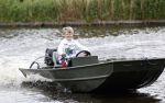 Westzaan 13 mei 2020
Wolter Kroes en zijn zoon Tom varen in een boot bij hun huis