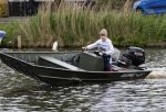 Westzaan 13 mei 2020
Wolter Kroes en zijn zoon Tom varen in een boot bij hun huis