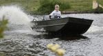 Westzaan 13 mei 2020
Wolter Kroes en zijn zoon Tom varen in een boot bij hun huis