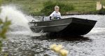 Westzaan 13 mei 2020
Wolter Kroes en zijn zoon Tom varen in een boot bij hun huis