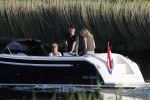 Nigtevecht 21 mei 2020
Wendy v Dijk met haar moeder man Erland Galjaard en dochter Lizzy aan het varen op de Vecht