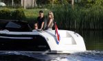 Nigtevecht 21 mei 2020
Wendy v Dijk met haar moeder man Erland Galjaard en dochter Lizzy aan het varen op de Vecht