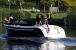 Nigtevecht 21 mei 2020
Wendy v Dijk met haar moeder man Erland Galjaard en dochter Lizzy aan het varen op de Vecht