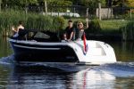 Nigtevecht 21 mei 2020
Wendy v Dijk met haar moeder man Erland Galjaard en dochter Lizzy aan het varen op de Vecht