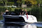 Nigtevecht 21 mei 2020
Wendy v Dijk met haar moeder man Erland Galjaard en dochter Lizzy aan het varen op de Vecht