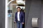 Soest 12 mei 2020
Wilfred Genee gaat vanuit zijn huis naar de plaatselijke kapper. IVM corona waren de kapasalons 2 maanden gesloten .