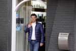 Soest 12 mei 2020
Wilfred Genee gaat vanuit zijn huis naar de plaatselijke kapper. IVM corona waren de kapasalons 2 maanden gesloten .