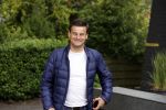 Soest 12 mei 2020
Wilfred Genee gaat vanuit zijn huis naar de plaatselijke kapper. IVM corona waren de kapasalons 2 maanden gesloten .