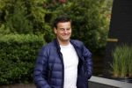 Soest 12 mei 2020
Wilfred Genee gaat vanuit zijn huis naar de plaatselijke kapper. IVM corona waren de kapasalons 2 maanden gesloten .