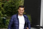 Soest 12 mei 2020
Wilfred Genee gaat vanuit zijn huis naar de plaatselijke kapper. IVM corona waren de kapasalons 2 maanden gesloten .