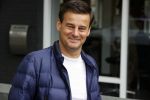 Soest 12 mei 2020
Wilfred Genee gaat vanuit zijn huis naar de plaatselijke kapper. IVM corona waren de kapasalons 2 maanden gesloten .