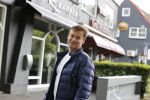 Soest 12 mei 2020
Wilfred Genee gaat vanuit zijn huis naar de plaatselijke kapper. IVM corona waren de kapasalons 2 maanden gesloten .