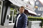 Soest 12 mei 2020
Wilfred Genee gaat vanuit zijn huis naar de plaatselijke kapper. IVM corona waren de kapasalons 2 maanden gesloten .