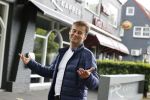 Soest 12 mei 2020
Wilfred Genee gaat vanuit zijn huis naar de plaatselijke kapper. IVM corona waren de kapasalons 2 maanden gesloten .