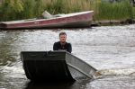 Westzaan 13 mei 2020
Wolter Kroes en zijn zoon Tom varen in een boot bij hun huis