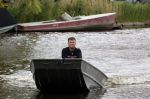 Westzaan 13 mei 2020
Wolter Kroes en zijn zoon Tom varen in een boot bij hun huis