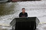 Westzaan 13 mei 2020
Wolter Kroes en zijn zoon Tom varen in een boot bij hun huis