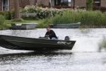 Westzaan 13 mei 2020
Wolter Kroes en zijn zoon Tom varen in een boot bij hun huis