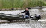 Westzaan 13 mei 2020
Wolter Kroes en zijn zoon Tom varen in een boot bij hun huis