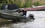 Westzaan 13 mei 2020
Wolter Kroes en zijn zoon Tom varen in een boot bij hun huis