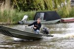 Westzaan 13 mei 2020
Wolter Kroes en zijn zoon Tom varen in een boot bij hun huis