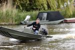 Westzaan 13 mei 2020
Wolter Kroes en zijn zoon Tom varen in een boot bij hun huis