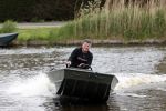 Westzaan 13 mei 2020
Wolter Kroes en zijn zoon Tom varen in een boot bij hun huis