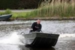 Westzaan 13 mei 2020
Wolter Kroes en zijn zoon Tom varen in een boot bij hun huis