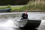 Westzaan 13 mei 2020
Wolter Kroes en zijn zoon Tom varen in een boot bij hun huis