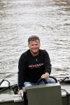 Westzaan 13 mei 2020
Wolter Kroes en zijn zoon Tom varen in een boot bij hun huis