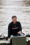 Westzaan 13 mei 2020
Wolter Kroes en zijn zoon Tom varen in een boot bij hun huis