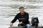 Westzaan 13 mei 2020
Wolter Kroes en zijn zoon Tom varen in een boot bij hun huis