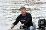 Westzaan 13 mei 2020
Wolter Kroes en zijn zoon Tom varen in een boot bij hun huis