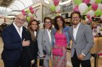 Amstelveen 27 mei 2021
Opening Yoyo tea bar van Rachel Hazes in winkelcentrum Amstelveen.
Andre Hazes zijn vriendinSarah v Soelen en haar ouders zijn ook aanwezig.