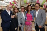 Amstelveen 27 mei 2021
Opening Yoyo tea bar van Rachel Hazes in winkelcentrum Amstelveen.
Andre Hazes zijn vriendinSarah v Soelen en haar ouders zijn ook aanwezig.