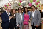 Amstelveen 27 mei 2021
Opening Yoyo tea bar van Rachel Hazes in winkelcentrum Amstelveen.
Andre Hazes zijn vriendinSarah v Soelen en haar ouders zijn ook aanwezig.