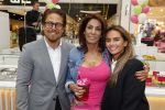 Amstelveen 27 mei 2021
Opening Yoyo tea bar van Rachel Hazes in winkelcentrum Amstelveen.
Andre Hazes zijn vriendinSarah v Soelen en haar ouders zijn ook aanwezig.
