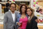 Amstelveen 27 mei 2021
Opening Yoyo tea bar van Rachel Hazes in winkelcentrum Amstelveen.
Andre Hazes zijn vriendinSarah v Soelen en haar ouders zijn ook aanwezig.