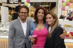 Amstelveen 27 mei 2021
Opening Yoyo tea bar van Rachel Hazes in winkelcentrum Amstelveen.
Andre Hazes zijn vriendinSarah v Soelen en haar ouders zijn ook aanwezig.