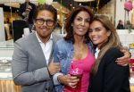 Amstelveen 27 mei 2021
Opening Yoyo tea bar van Rachel Hazes in winkelcentrum Amstelveen.
Andre Hazes zijn vriendinSarah v Soelen en haar ouders zijn ook aanwezig.