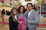 Amstelveen 27 mei 2021
Opening Yoyo tea bar van Rachel Hazes in winkelcentrum Amstelveen.
Andre Hazes zijn vriendinSarah v Soelen en haar ouders zijn ook aanwezig.