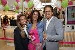 Amstelveen 27 mei 2021
Opening Yoyo tea bar van Rachel Hazes in winkelcentrum Amstelveen.
Andre Hazes zijn vriendinSarah v Soelen en haar ouders zijn ook aanwezig.