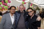 Amstelveen 27 mei 2021
Opening Yoyo tea bar van Rachel Hazes in winkelcentrum Amstelveen.
Andre Hazes zijn vriendinSarah v Soelen en haar ouders zijn ook aanwezig. Andre Hazes en  Peet Schouten Djarno Hofland en Sjoerd Bodewes