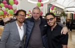 Amstelveen 27 mei 2021
Opening Yoyo tea bar van Rachel Hazes in winkelcentrum Amstelveen.
Andre Hazes zijn vriendinSarah v Soelen en haar ouders zijn ook aanwezig. Andre Hazes en  Peet Schouten Djarno Hofland en Sjoerd Bodewes