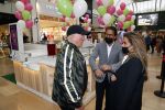Amstelveen 27 mei 2021
Opening Yoyo tea bar van Rachel Hazes in winkelcentrum Amstelveen.
Andre Hazes zijn vriendinSarah v Soelen en haar ouders zijn ook aanwezig. Joop Kruis