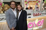 Amstelveen 27 mei 2021
Opening Yoyo tea bar van Rachel Hazes in winkelcentrum Amstelveen.
Andre Hazes zijn vriendinSarah v Soelen en haar ouders zijn ook aanwezig.